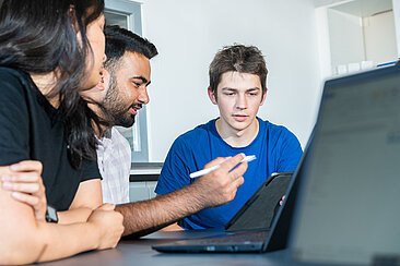 Studierende am Computer